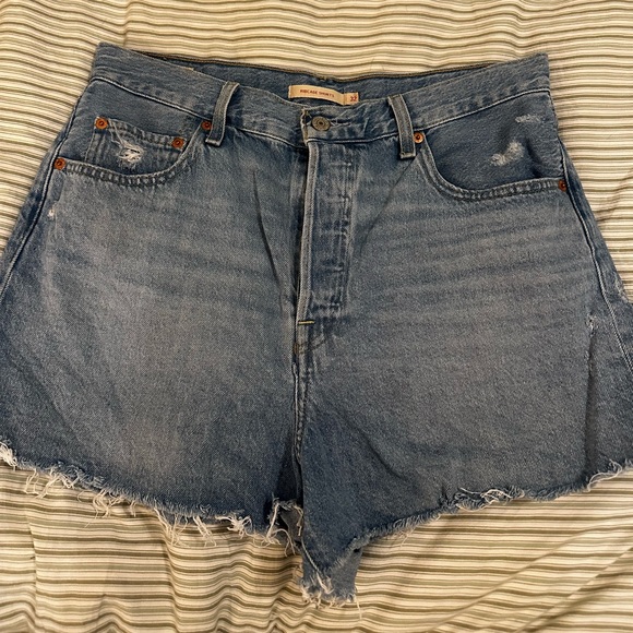 Levi’s Ribcage Shorts - Picture 4 of 10